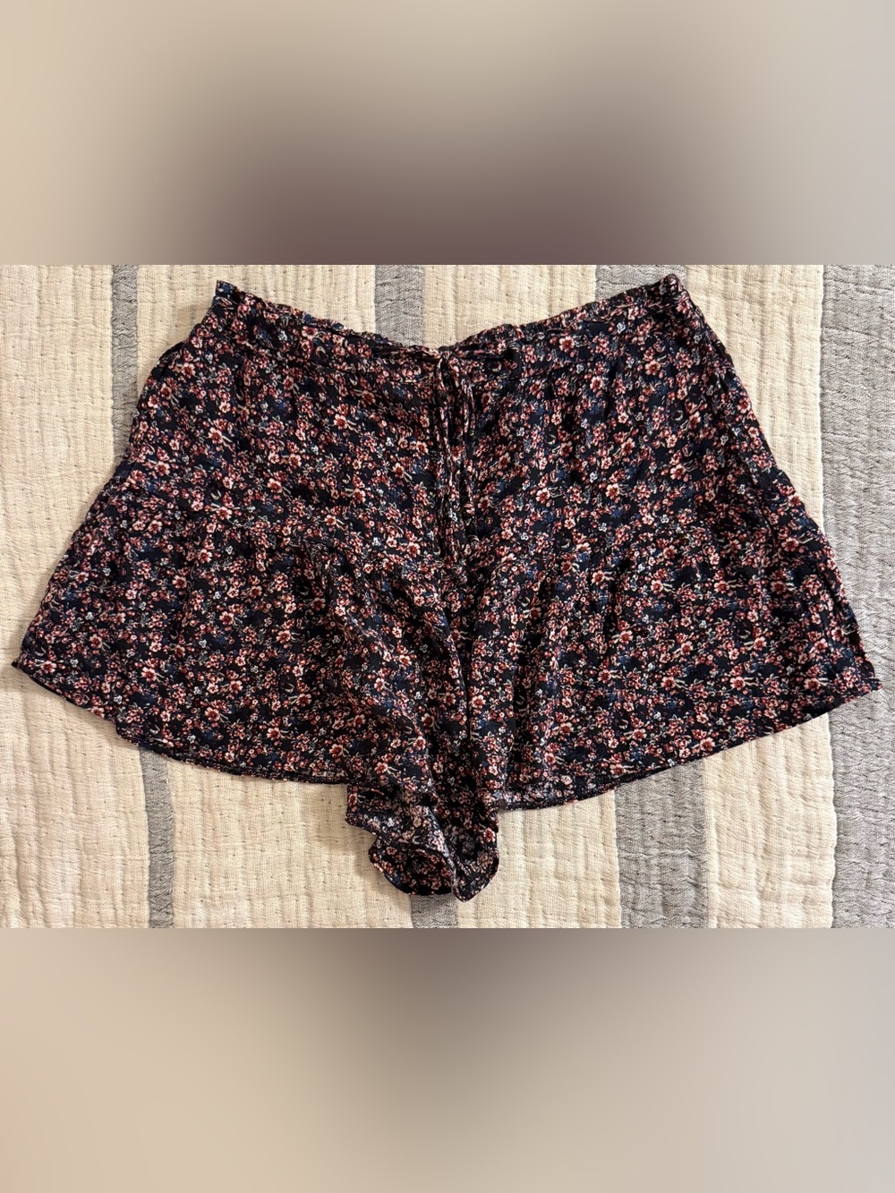 American Eagle Outfitters Floral Flowy Shorts
